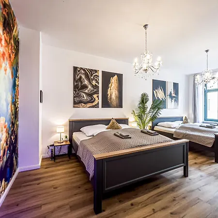 Grosse 3 Schlafzimmer Mit Kueche, Bad, Waschmaschine & Balkon Am Zoo *