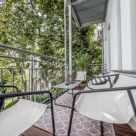 Grosse 3 Schlafzimmer Mit Kueche, Bad, Waschmaschine & Balkon Am Zoo Apartment *