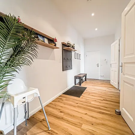 Grosse 3 Schlafzimmer Mit Kueche, Bad, Waschmaschine & Balkon Am Zoo Apartment Leipzig