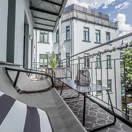 Grosse 3 Schlafzimmer Mit Kueche, Bad, Waschmaschine & Balkon Am Zoo Apartment Leipzig