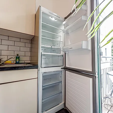 Grosse 3 Schlafzimmer Mit Kueche, Bad, Waschmaschine & Balkon Am Zoo Leipzig